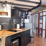 2 Pieces Lumineux Style Loft Dans Le Quartier דירה