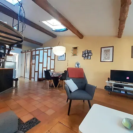 דירה 2 Pieces Lumineux Style Loft Dans Le Quartier *