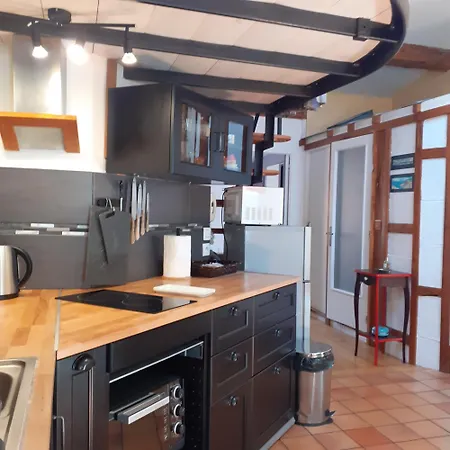 2 Pieces Lumineux Style Loft Dans Le Quartier Lejlighed