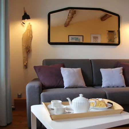 2 Pieces Lumineux Style Loft Dans Le Quartier Daire *
